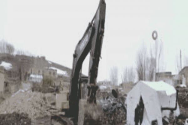 Deprem bölgesine konteyner sevkiyatı