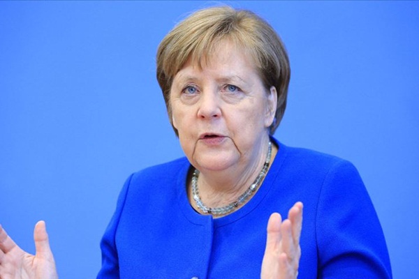 Merkel'den Almanlara çağrı: Kurallara uyun