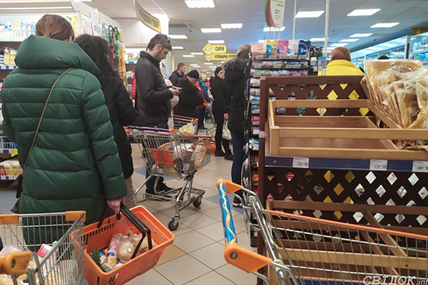 Rusya marketlerinde koronavirüs paniği