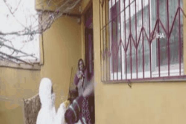 Evi temizlenen yaşlı kadından Cumhurbaşkanı Erdoğan’a dua