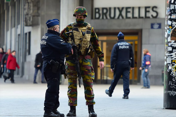 Brüksel saldırıları sonrası ilk istifa