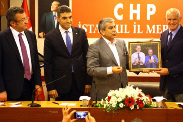 Papandreou CHP'ye ziyaret