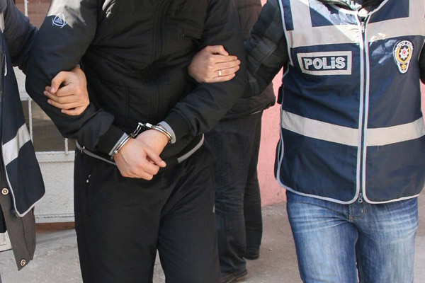'FETÖ' operasyonunda 2 subay gözaltında