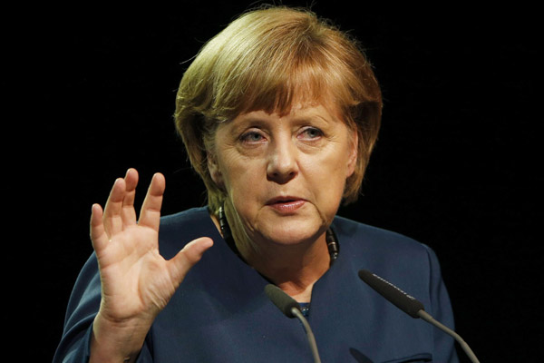 Bild: Merkel masaya yumruğunu vurdu