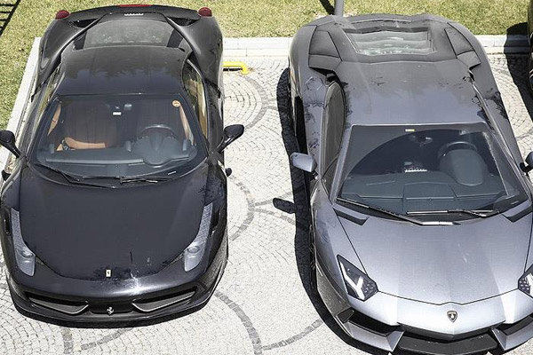 Koza-İpek'e ait lüks otomobiller satılıyor