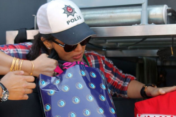 Davutoğlu'ndan 'şehit eşi' için talimat