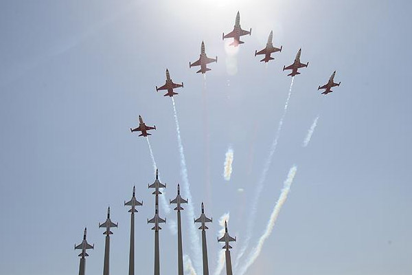 Türkiye'nin havacılık temalı en büyük parkı gösteriyle açıldı