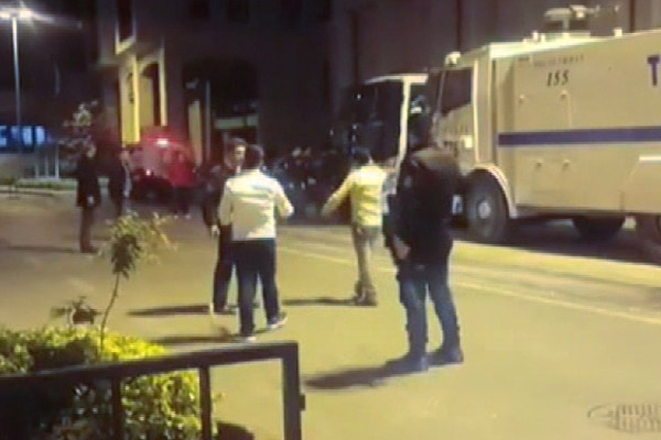 AK Parti İstanbul İl Merkezi bahçesinde patlama