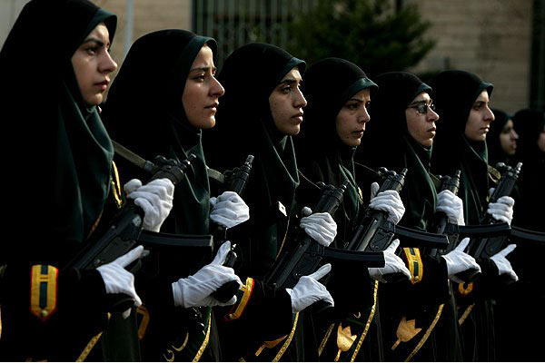 İran'da 7 bin sivil polis göreve başladı