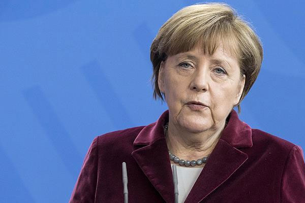 Merkel'den 'ibadet' mesajı