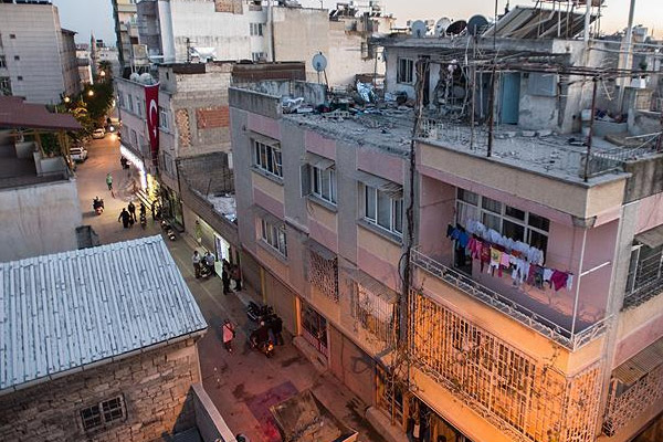 Kilis'e düşen roket yetim çocukları vurdu