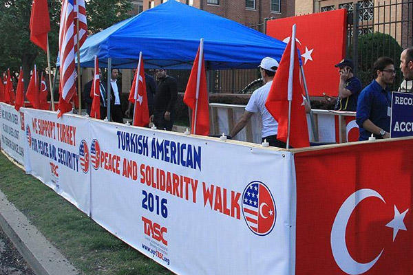 ABD'de Türklerin büyükelçilik nöbeti başladı