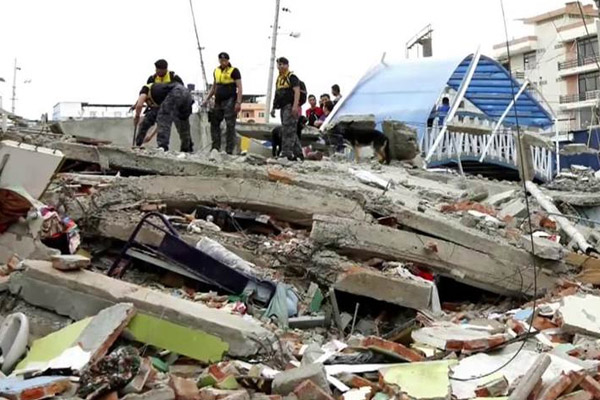 Ekvador'daki depremde ölü sayısı 400'ü aştı