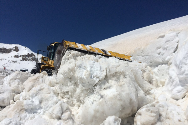 İlkbaharda karla mücadele