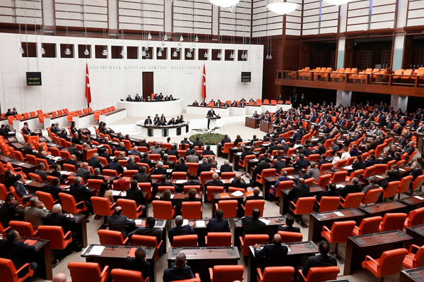 Dokunulmazlıklar komisyonda haftaya görüşülecek