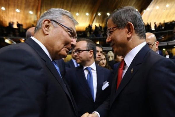 Baykal ve Davutoğlu'dan samimi sohbet