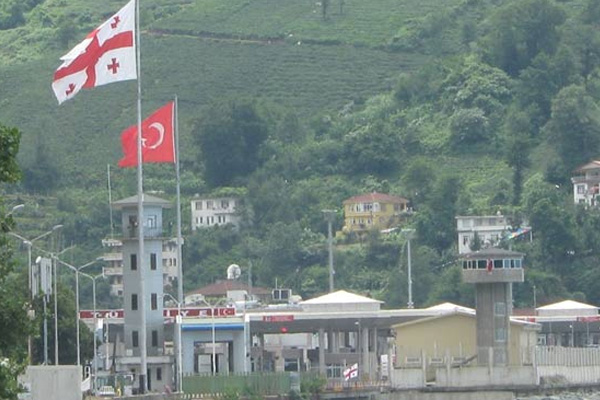 Ermeniler Türk kamyonlarına saldırdı