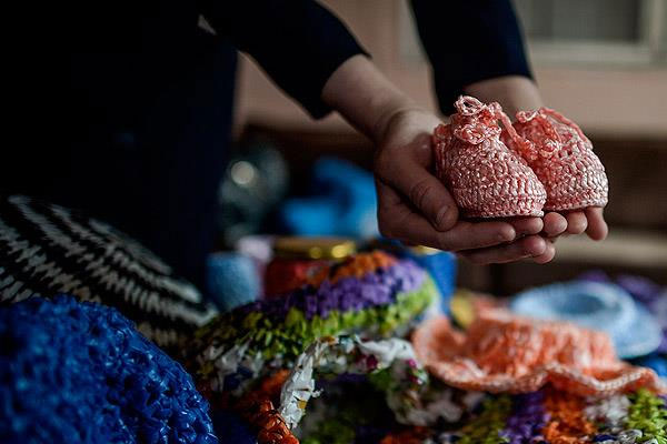 Gazze'de poşetler ekmek kapısı