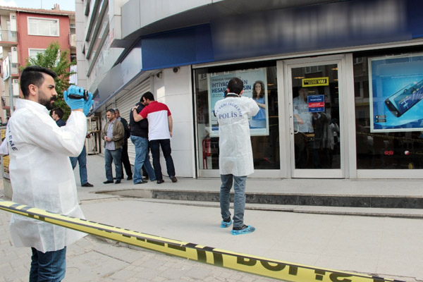 İstanbul'da uzun namlulu silahlarla banka soygunu