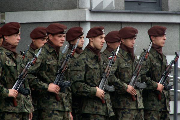 Avrupa ülkesinden asker sayısında büyük artış