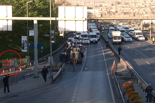 E-5’te pankartlı tüp paniği