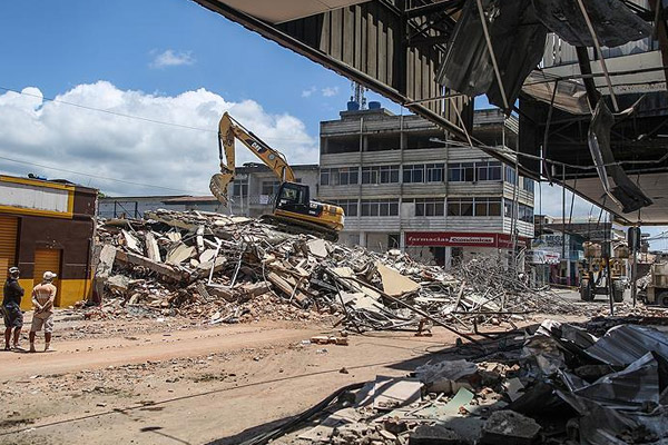 Ekvador'da ölü sayısı 587'ye yükseldi