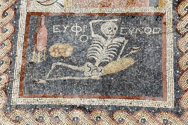 5 bin yıllık mozaikteki yazı şaşırttı