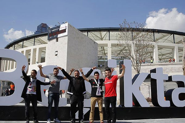 Beşiktaş taraftarı isyan bayrağı açtı