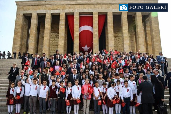 23 Nisan törenlerinden kareler