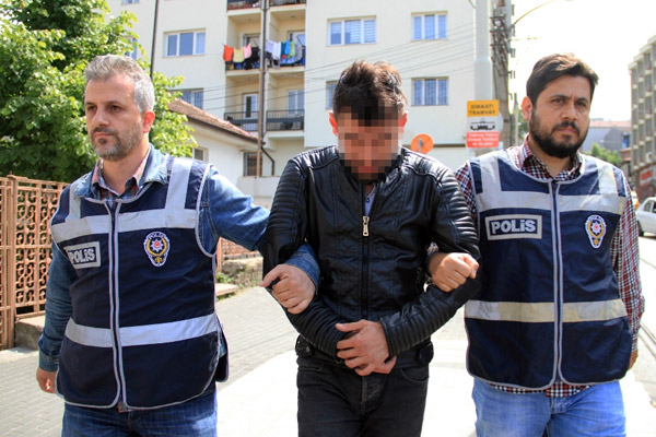 Morali bozuktu diye 6 araç kundakladı