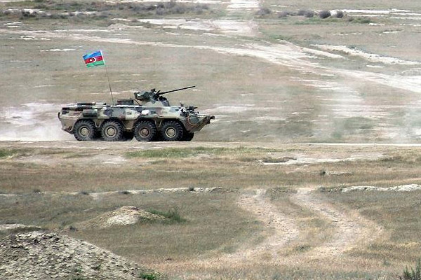 Azerbaycan Ermenistan'a ait bir tankı imha etti