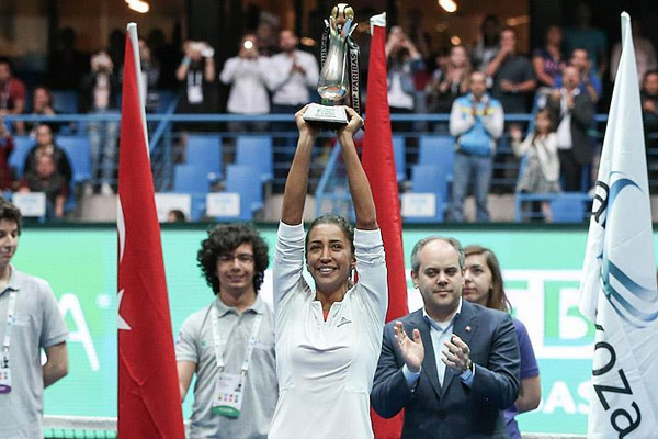 Çağla Büyükakçay İstanbul Cup'ta şampiyon oldu