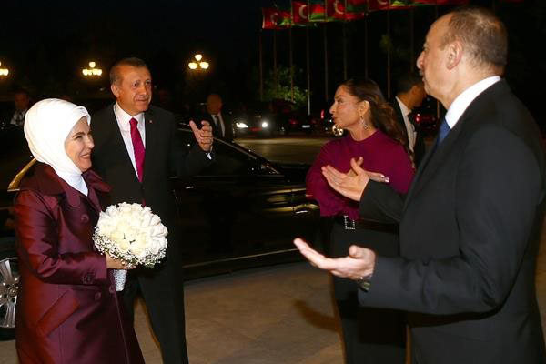 Erdoğan, Azeri mevkidaşıyla buluştu