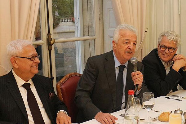 Paris Büyükelçisi'nden sığınmacı çağrısı