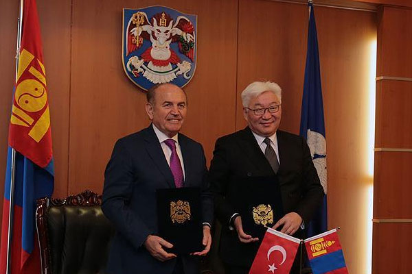 Topbaş'tan Moğolistan'da işbirliği imzası