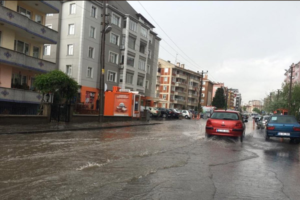 Edirne’ye rekor yağış düştü