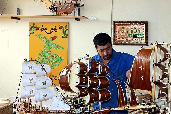 Mahkumlar hem üretiyor hem kazanıyor
