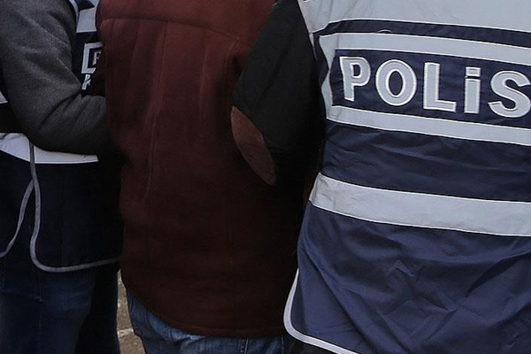 Kırmızı bültenle aranan zanlı yakalandı