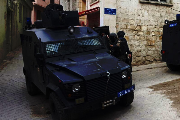 Muş'ta zırhlı araca saldırı: 1 şehit, 2 polis yaralı