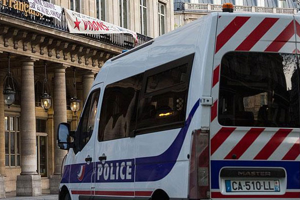 Fransa'da tiyatrolar işgal edildi