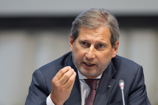 AB yetkilisinden Davutoğlu eleştirisi: Bu dil, dost olmak isteyen insanların dili değil