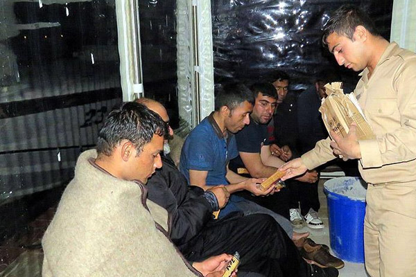 Çanakkale'de 11 göçmen son anda kurtarıldı