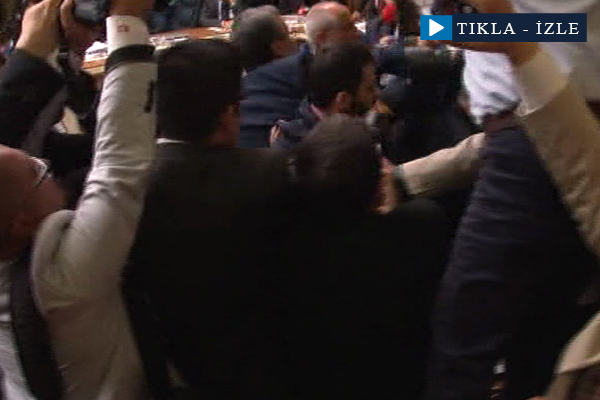 Dokunulmazlık toplantısında kavga çıktı