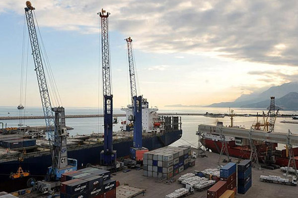 Mart'ta dış ticaret açığı azaldı