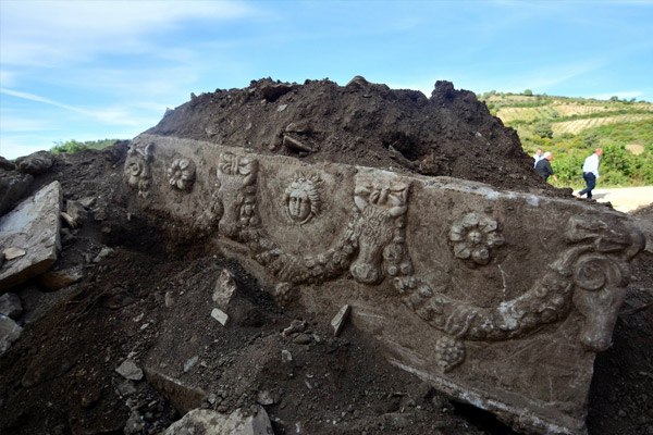 Manisa’da 4 bin yıllık lahit bulundu
