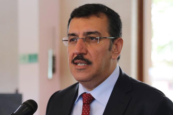 'Birileri Türkiye içine kapansın istiyor'