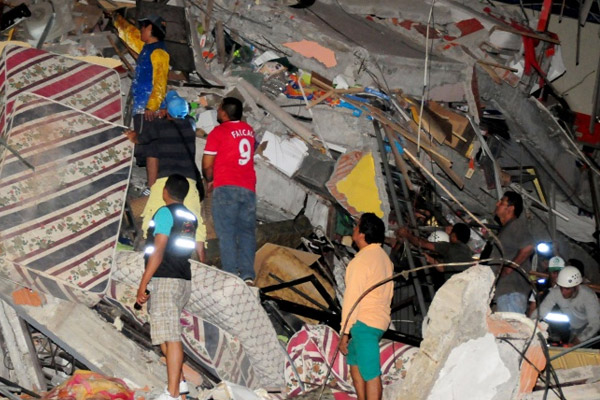 Ekvador depremin yaralarını sarıyor