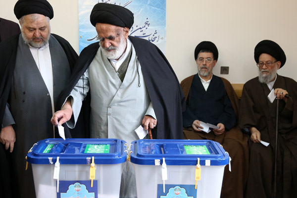 İran'da reformistler oyların çoğunluğunu aldı