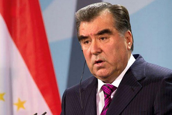 Tacikistan'da Rusça soyisim yasaklandı