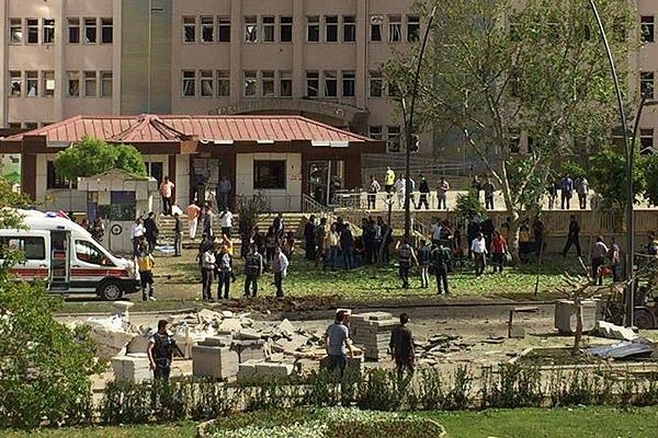Gaziantep Emniyet Müdürlüğü önünde patlama: 2 şehit, 22 yaralı